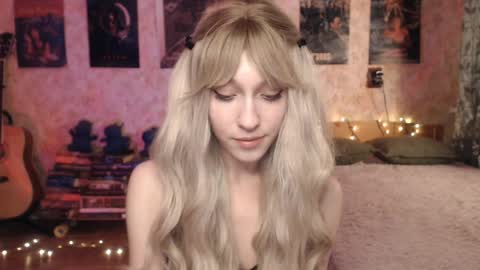 ellie_friendly online show from January 15, 12:15 pm