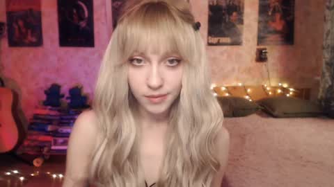 ellie_friendly online show from January 23, 11:15 pm