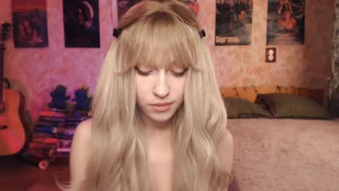 ellie_friendly online show from March 9, 12:10 am
