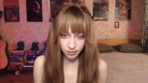 ellie_friendly online show from March 19, 12:25 am