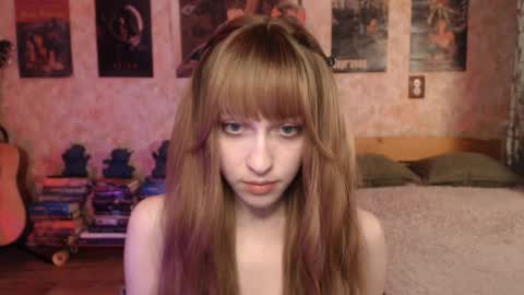 ellie_friendly online show from April 4, 12:13 pm
