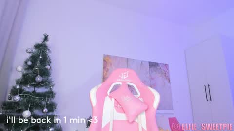 Snapshot of ellie_nelson chatting on December 26, 7:35 am Elly Sweet Pie almost everyday 4-11 AM UTC online show from December 26, 7:35 am