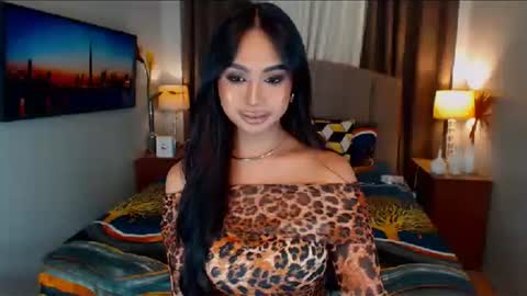 Snapshot of elliecummers chatting on December 12, 9:37 pm ellie online show from December 12, 9:37 pm