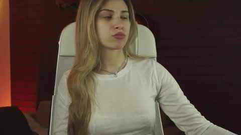 Snapshot of elliecutes chatting on September 29, 8:08 am elliecutes online show from September 29, 8:08 am