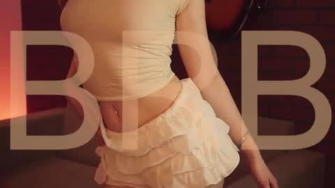 Snapshot of elliecutes chatting on October 3, 8:22 am elliecutes online show from October 3, 8:22 am