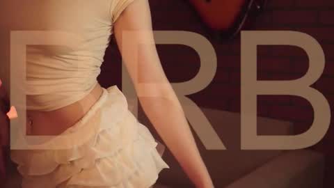 Snapshot of elliecutes chatting on October 7, 5:37 am elliecutes online show from October 7, 5:37 am