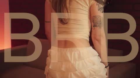 Snapshot of elliecutes chatting on October 17, 8:17 am elliecutes online show from October 17, 8:17 am