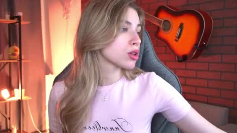 elliecutes online show from May 2, 9:03 am
