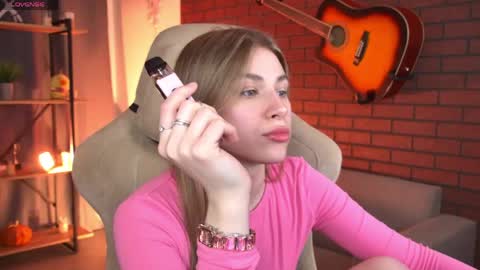 elliecutes online show from May 4, 5:47 am