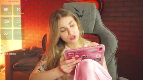 elliecutes online show from May 12, 6:49 pm
