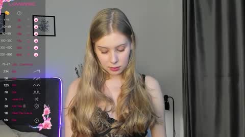 elliedi online show from October 14, 8:20 pm