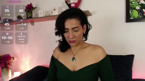 elliee1 online show from March 3, 1:28 pm