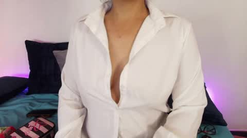 elliee1 online show from May 18, 12:11 pm
