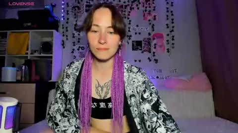 Snapshot of elliefromthemoon chatting on July 18, 8:34 pm Ellie online show from July 18, 8:34 pm