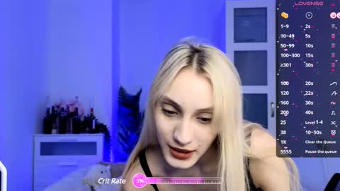 Snapshot of elliefrost chatting on February 3, 9:50 pm elliefrost online show from February 3, 9:50 pm