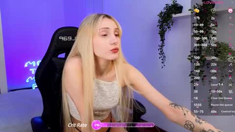 Snapshot of elliefrost chatting on February 6, 9:49 pm elliefrost online show from February 6, 9:49 pm