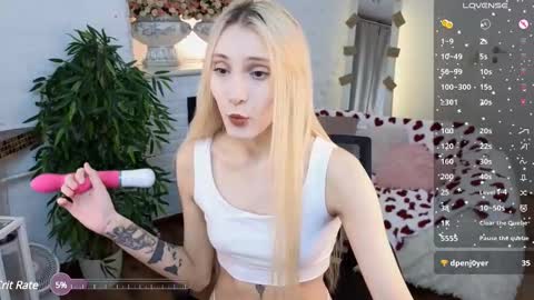 Snapshot of elliefrost chatting on February 13, 9:38 pm elliefrost online show from February 13, 9:38 pm