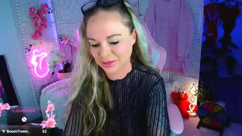 Snapshot of elliekarrrx chatting on January 10, 8:29 am EllieKarr online show from January 10, 8:29 am