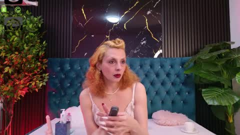 Snapshot of ellieknights chatting on March 29, 7:03 pm EllieKnights online show from March 29, 7:03 pm