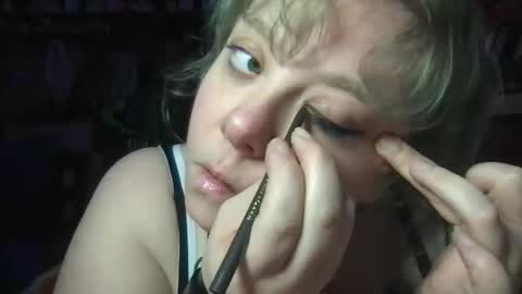 Ellie Louise online show from April 3, 7:34 pm