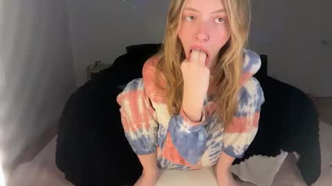 ellie online show from September 24, 5:33 am