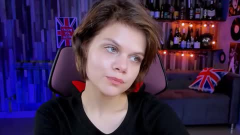 Snapshot of elliemurler chatting on October 14, 9:10 am elliemurler online show from October 14, 9:10 am