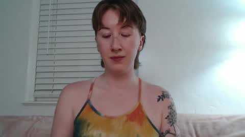 Snapshot of ellierowyn chatting on September 23, 4:37 am Ellie Rowyn online show from September 23, 4:37 am