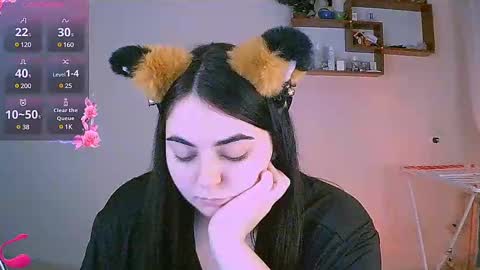 Snapshot of ellies_8 chatting on February 9, 5:22 pm Ellie online show from February 9, 5:22 pm