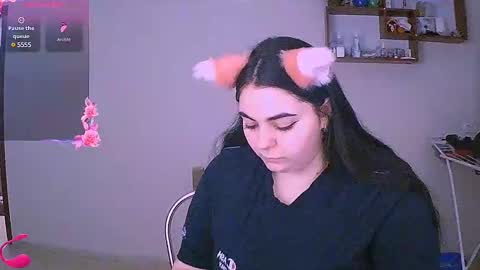 Snapshot of ellies_8 chatting on February 18, 4:05 pm Ellie online show from February 18, 4:05 pm