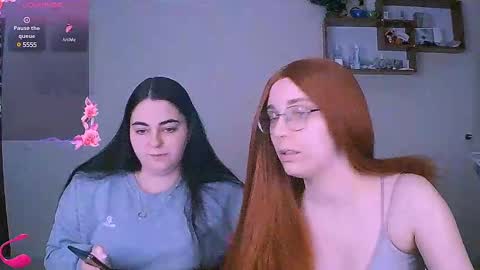 Snapshot of ellies_8 chatting on February 19, 3:38 pm Ellie online show from February 19, 3:38 pm