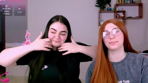 Snapshot of ellies_8 chatting on February 26, 3:19 pm Ellie online show from February 26, 3:19 pm