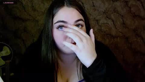 Snapshot of ellies_8 chatting on September 29, 4:01 pm Ellie online show from September 29, 4:01 pm