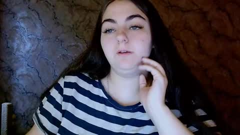 Snapshot of ellies_8 chatting on October 18, 5:43 am Ellie online show from October 18, 5:43 am