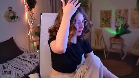 Snapshot of ellifrankenweenie chatting on March 26, 6:30 am Elli online show from March 26, 6:30 am