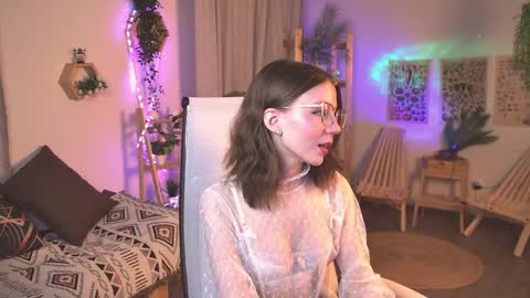 Snapshot of ellifrankenweenie chatting on April 2, 6:22 am Elli online show from April 2, 6:22 am