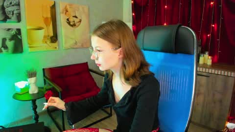 Snapshot of ellifrankenweenie chatting on April 5, 6:21 am Elli online show from April 5, 6:21 am