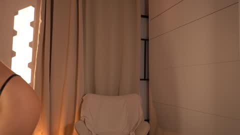 Caroline-ellin online show from December 3, 5:11 pm