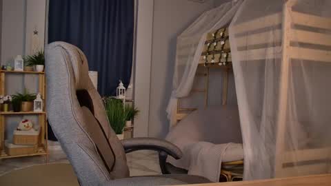 Snapshot of ellinvale chatting on June 3, 10:51 am Elin online show from June 3, 10:51 am