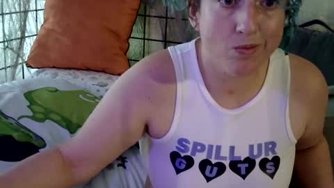 Snapshot of elliohh chatting on May 22, 4:23 pm Elliohh online show from May 22, 4:23 pm