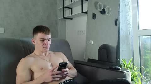 Snapshot of elliot_muscle04 chatting on May 5, 3:31 pm elliot_muscle04 online show from May 5, 3:31 pm