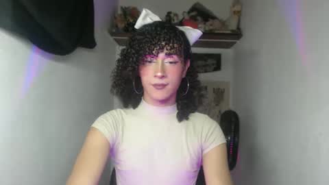 Snapshot of ellis_flowers chatting on May 25, 11:55 pm . online show from May 25, 11:55 pm