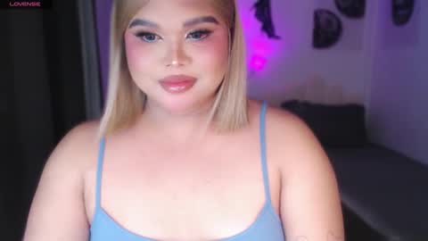 Ellise online show from May 5, 3:42 pm