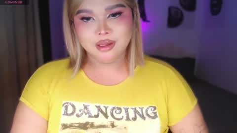 Ellise online show from May 7, 10:15 pm