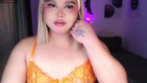 Ellise online show from May 11, 8:17 pm