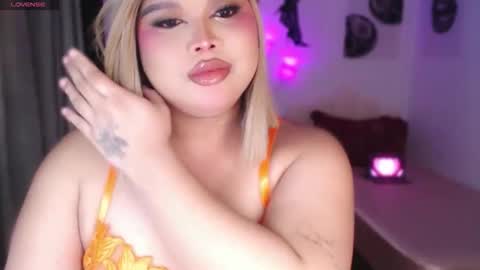 Ellise online show from May 14, 10:27 pm