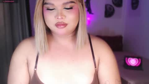 Ellise online show from May 16, 11:46 pm