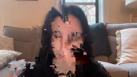 Snapshot of ellixraven chatting on January 17, 9:29 pm Elli X Raven online show from January 17, 9:29 pm