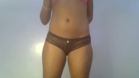 Snapshot of elllanna chatting on February 22, 9:34 am elllanna online show from February 22, 9:34 am