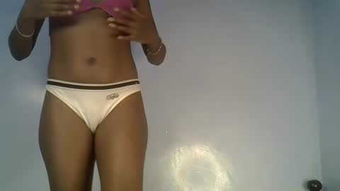 Snapshot of elllanna chatting on February 23, 9:16 pm elllanna online show from February 23, 9:16 pm