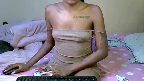 Snapshot of elllanna chatting on October 11, 7:40 am elllanna online show from October 11, 7:40 am